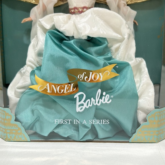 Angel of Joy Barbie - Picture 3 of 10